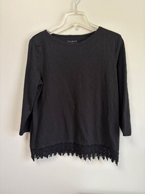 Talbots a classic crew neck and crocheted lace trim along the bottom hem.SIZE S